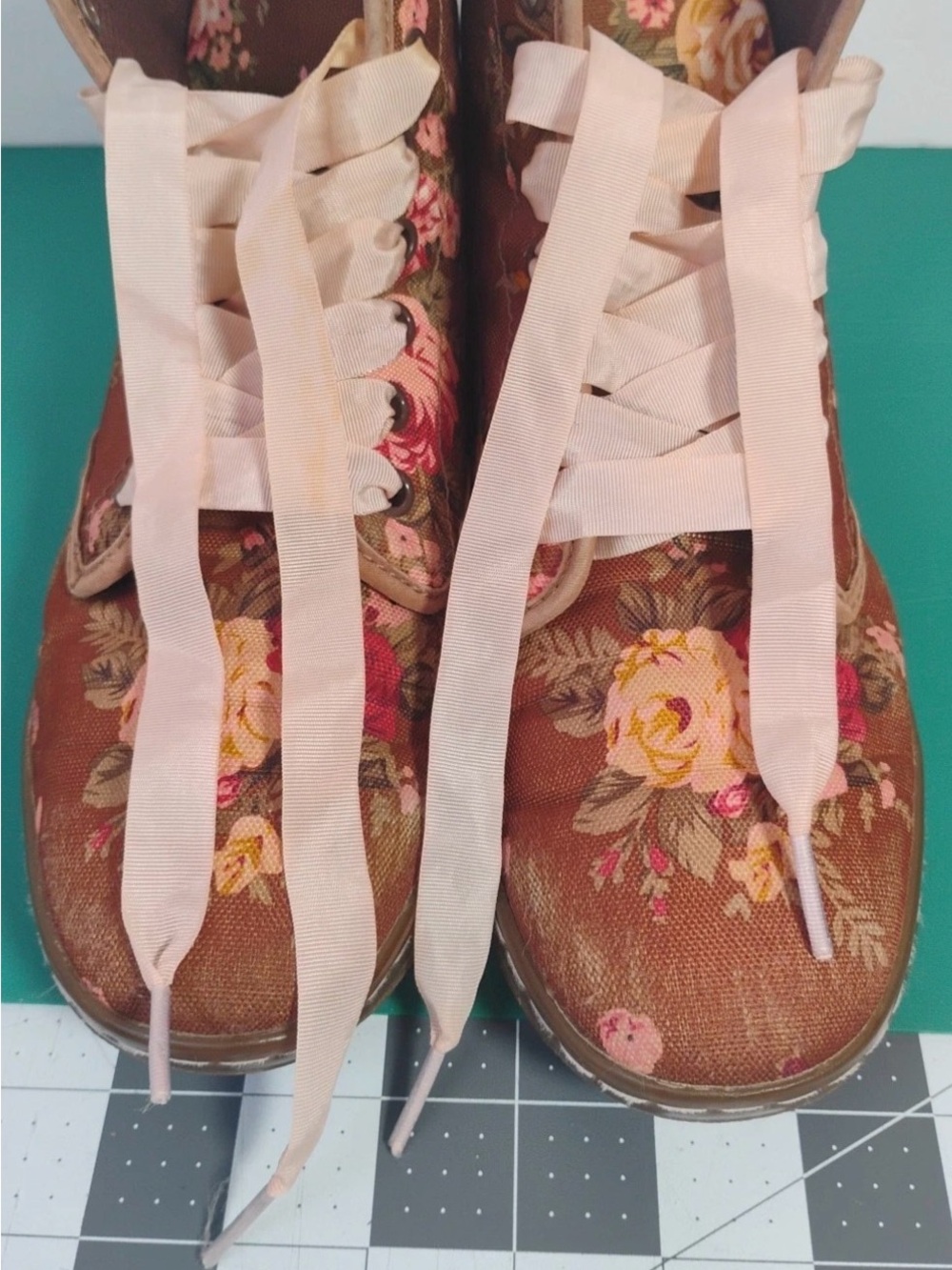 Dr Martens Floral Canvas Boots Brown Roses Lace Up Youth US 7 EU 38 - Picture 11 of 15
